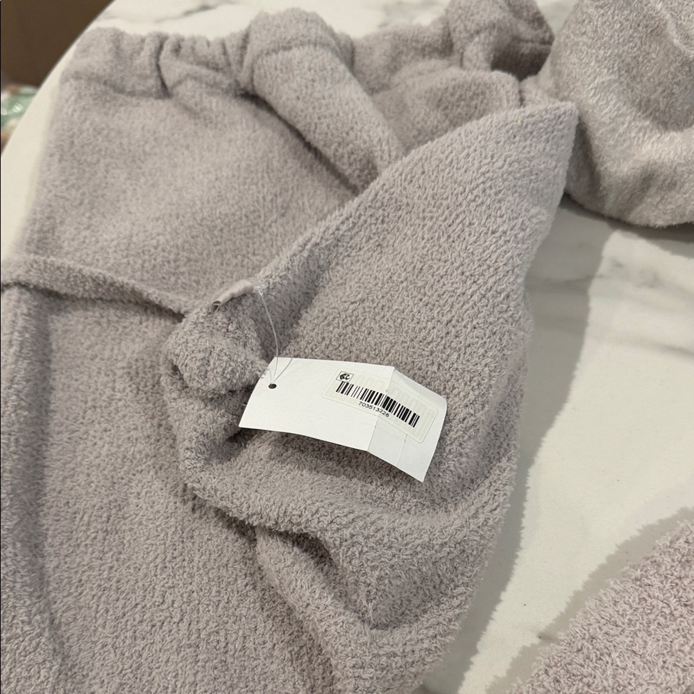Barefoot Dreams CozyChic Lite  in Soft Gray, throw blanket,  & face cover - Picture 4 of 4